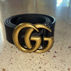 Gucci, black leather belt.